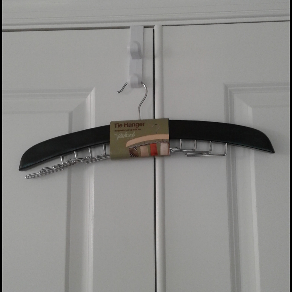 Richards Tie Hangers
